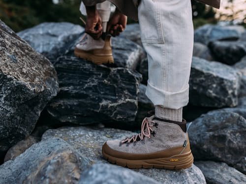 lifestyle image of Mountain 600 ID GTX