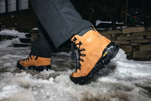 lifestyle image of Arctic 600 Side-Zip 7"
