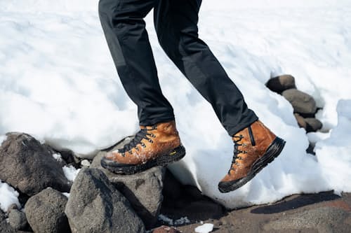 lifestyle image of Arctic 600 Side-Zip 7"