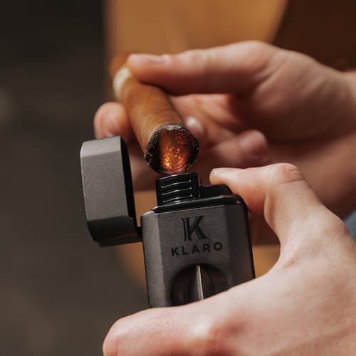 lifestyle image of Overland Lighter V-Cut - Black