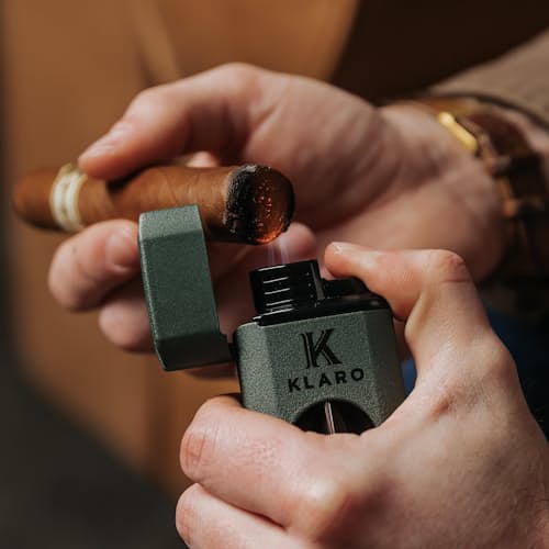 lifestyle image of Overland Lighter V-Cut - Green