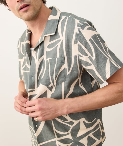 on model image of Classic Stretch Selvage Short Sleeve Shirt