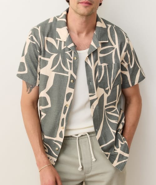 on model image of Classic Stretch Selvage Short Sleeve Shirt