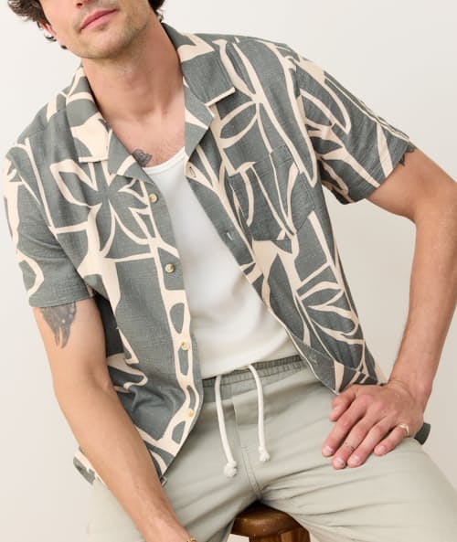 on model image of Classic Stretch Selvage Short Sleeve Shirt
