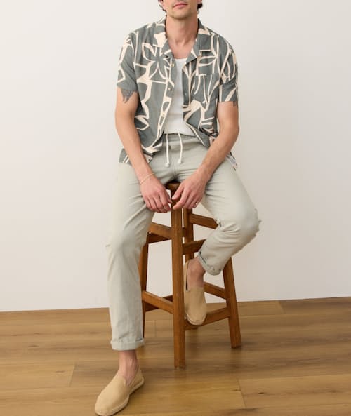 on model image of Classic Stretch Selvage Short Sleeve Shirt