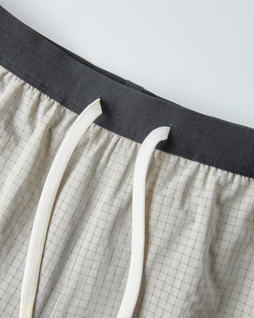 laydown detail image of Airweave Short