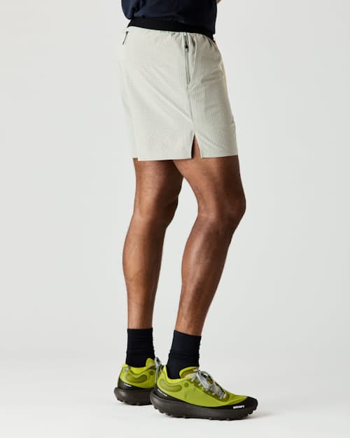 on model image of Airweave Short