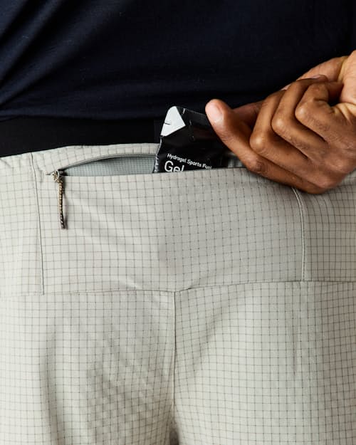 on model image of Airweave Short