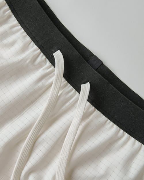 laydown detail image of Airweave Short