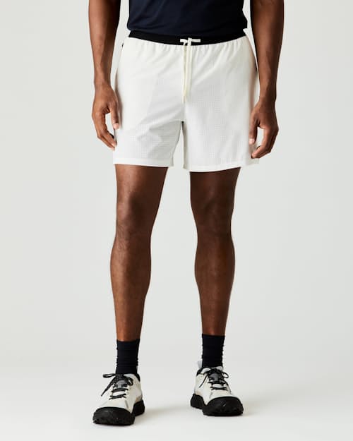on model image of Airweave Short
