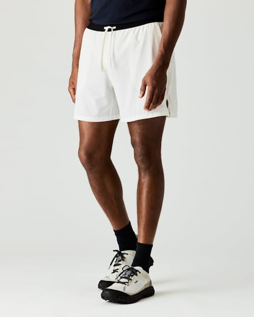 on model image of Airweave Short