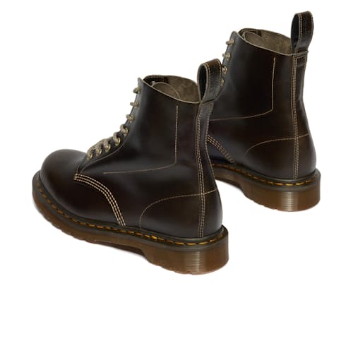 laydown image of Classic Calf 1460