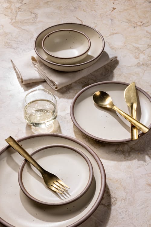 lifestyle image of Dinner Plate
