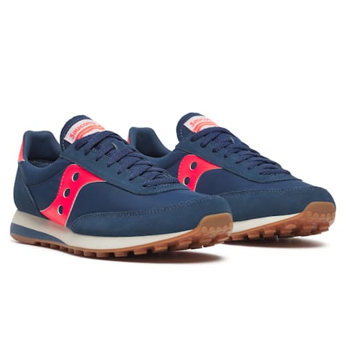 laydown image of Trainer 80