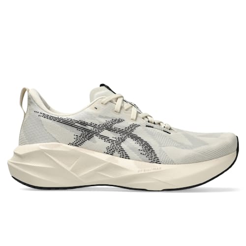 laydown image of Novablast 5 Running Sneaker