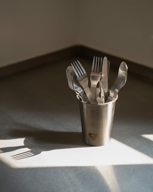 lifestyle image of STEEL CUP LARGE - PICK UP