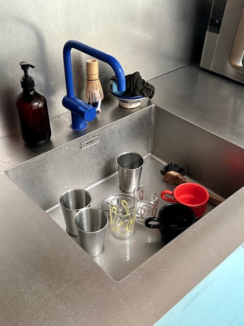 lifestyle image of STEEL CUP LARGE - PICK UP