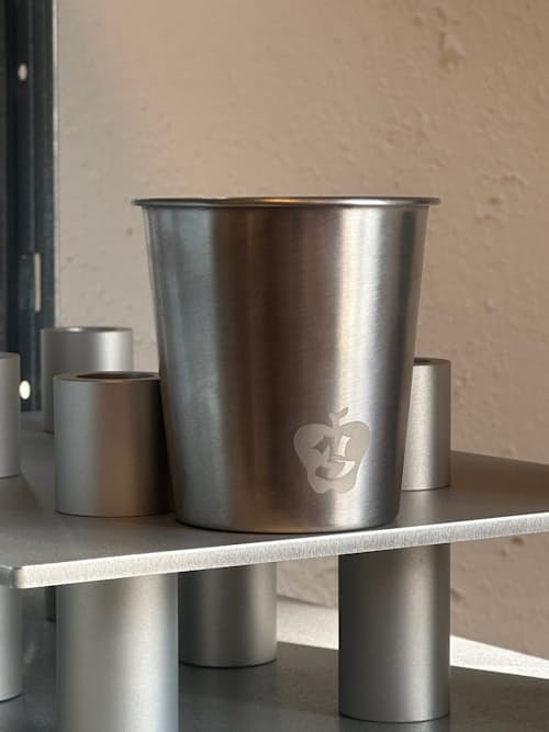 lifestyle image of STEEL CUP LARGE - PICK UP