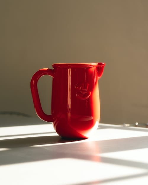 lifestyle image of KANTINE PITCHER