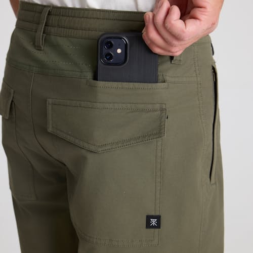 on model image of Layover Pro Traveler Short - 8"