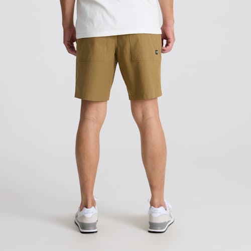 on model image of Layover Pro Traveler Short - 8"