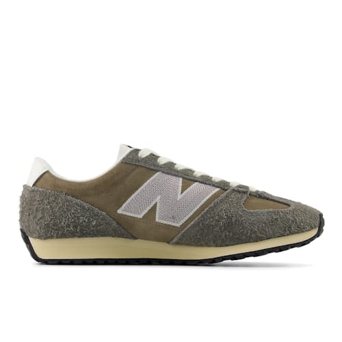 laydown image of 471 Sneaker