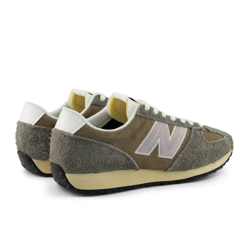 laydown image of 471 Sneaker