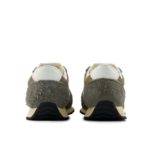 laydown image of 471 Sneaker
