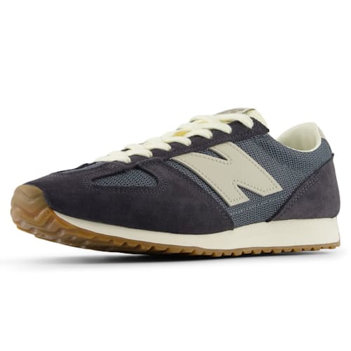 laydown image of 471 Trainer Sneaker