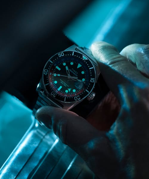 laydown detail image of Deepwater Reef 200 GMT 41mm Dive Watch