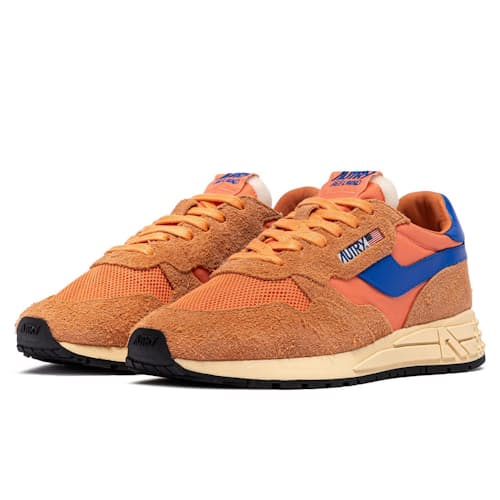laydown image of Reelwind Sneaker