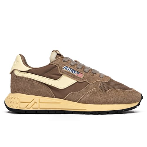 laydown image of Reelwind Sneaker