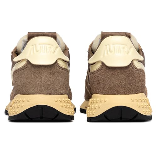 laydown image of Reelwind Sneaker