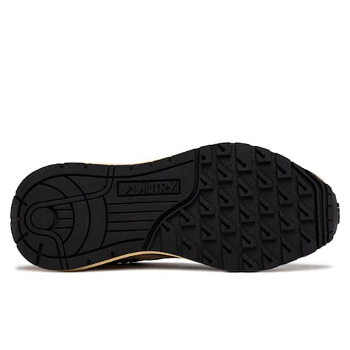 laydown image of Reelwind Sneaker