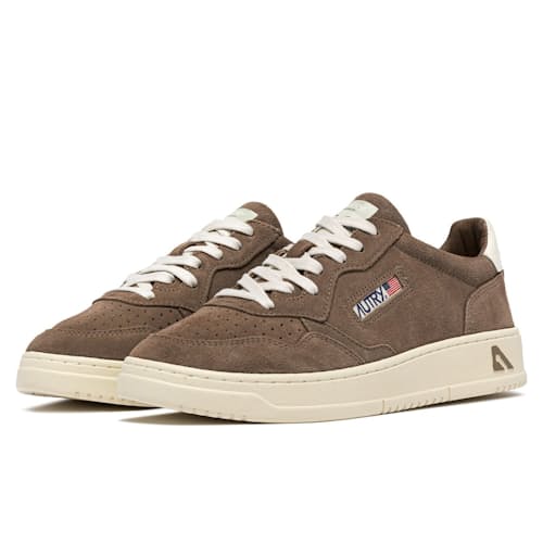 laydown image of Medalist Low Sneaker