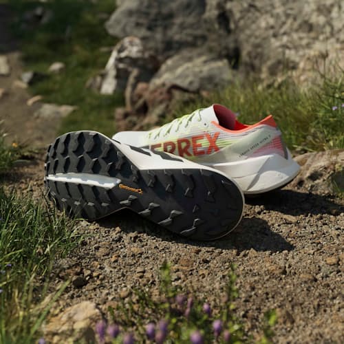 lifestyle image of Agravic Speed Ultra 2