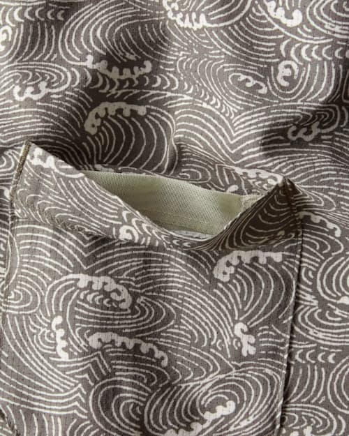 laydown detail image of Airweave Performance Shirt