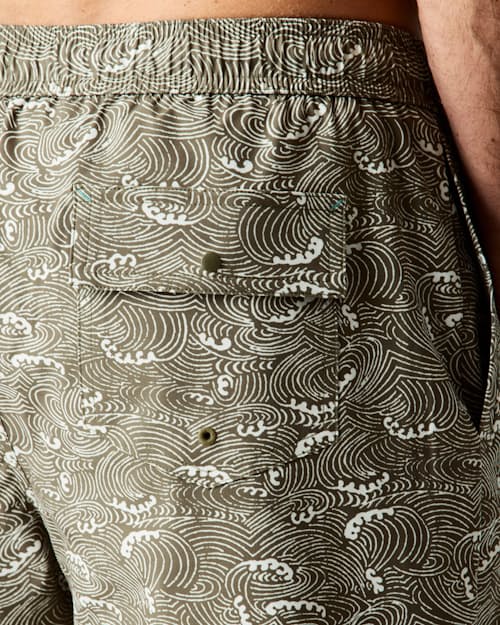 on model image of Performance Lined Swim Trunks - 5"