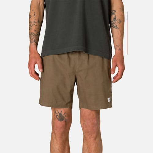 on model image of Isaiah Cotton Linen Local Short - 7"