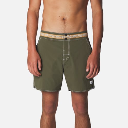 on model image of Snapper Hybrid Trunk