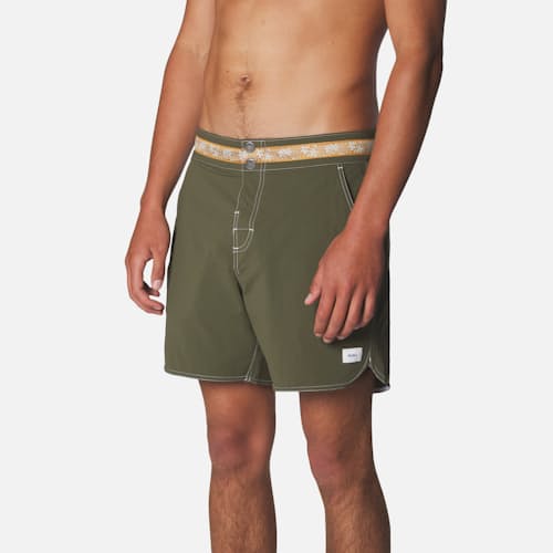 on model image of Snapper Hybrid Trunk