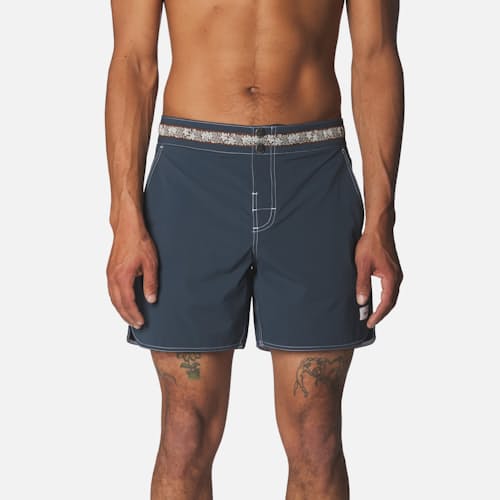 on model image of Snapper Hybrid Trunk