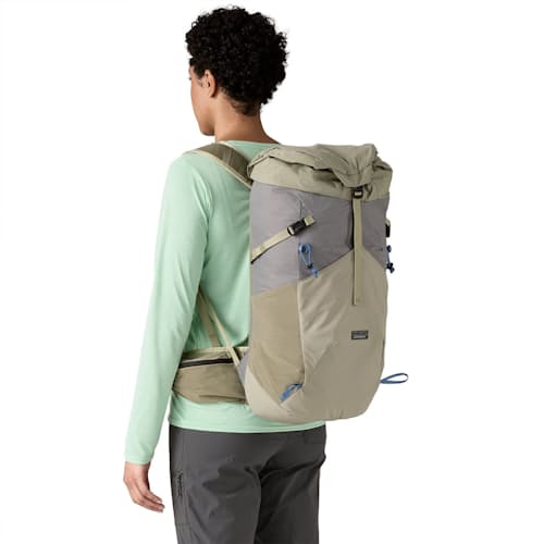 on model image of Terravia Pack 28L