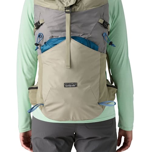 on model image of Terravia Pack 28L