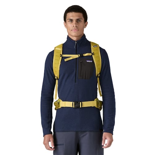 on model image of Terravia Pack 36L