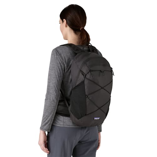 on model image of Terravia Pack 22L