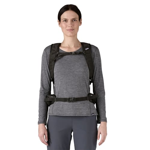on model image of Terravia Pack 22L