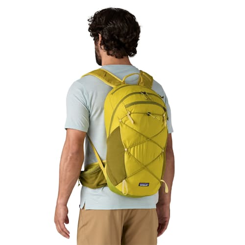 on model image of Terravia Pack 22L