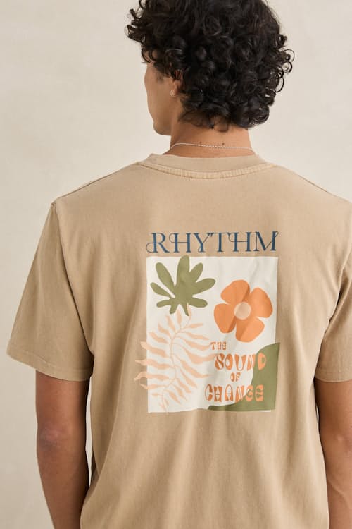 on model image of Coastal Vintage Graphic T-Shirt