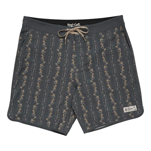 lifestyle image of Bruja Boardshort
